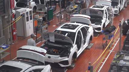 科技助力生产 中国新能源汽车驶向绿色未来